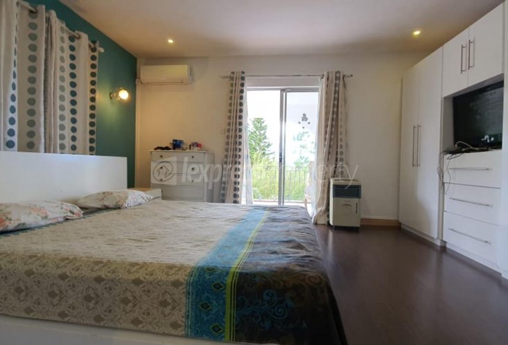 Maison/Villa - 5 chambres - 696 m²