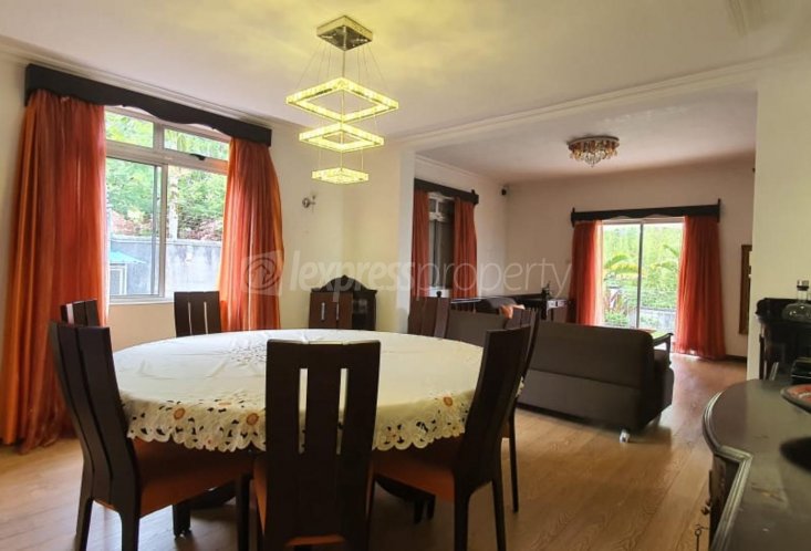 Maison/Villa - 5 chambres - 696 m²