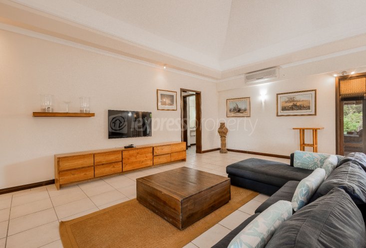 Maison/Villa - 5 chambres - 880 m²