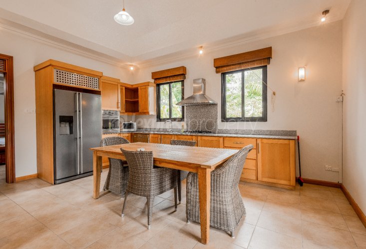 Maison/Villa - 5 chambres - 880 m²