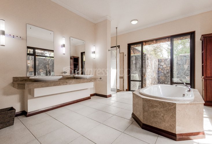 Maison/Villa - 5 chambres - 880 m²