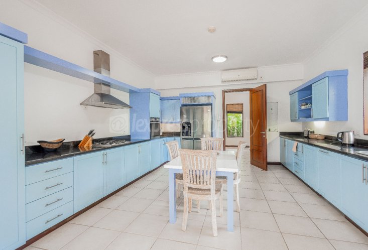 Maison/Villa - 5 chambres - 880 m²