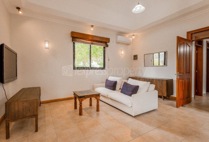 Maison/Villa - 5 chambres - 880 m²