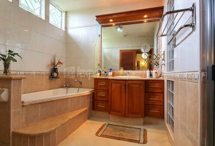 Maison/Villa - 6 chambres - 445 m²