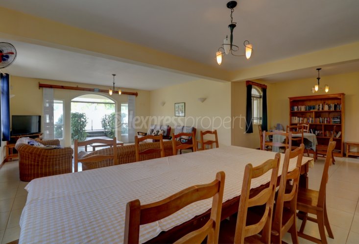 Maison/Villa - 8 chambres - 413 m²