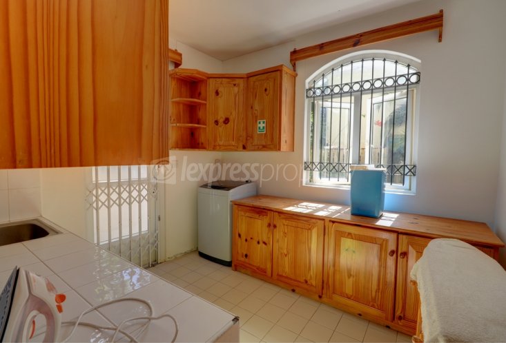 Maison/Villa - 8 chambres - 413 m²