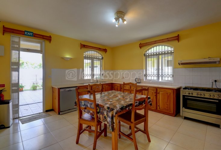 Maison/Villa - 8 chambres - 413 m²