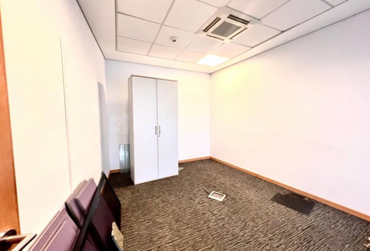 Office - 335 m²
