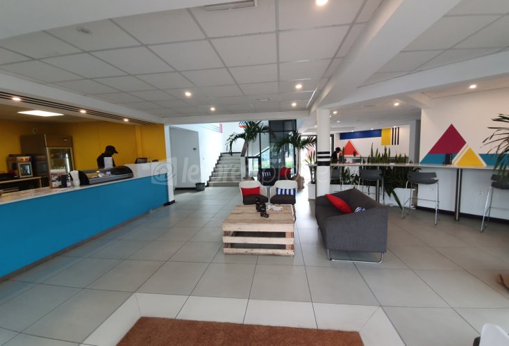 Office - 451 m²