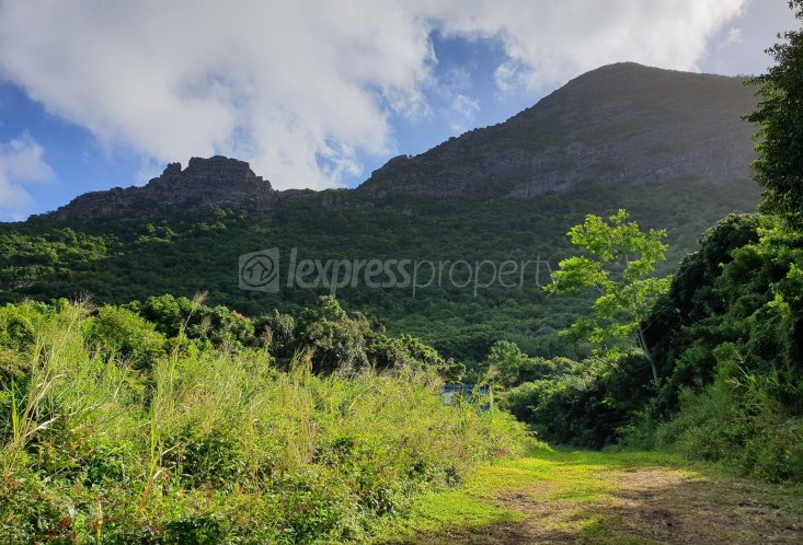 Residential land - 2110 m²