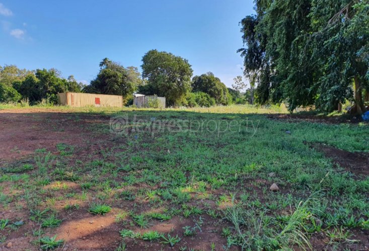 Terrain résidentiel - 23810 m²