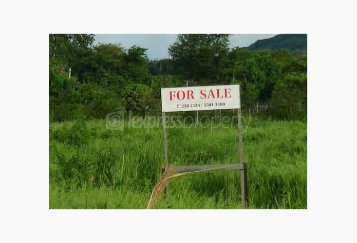 Terrain résidentiel - 839 m²