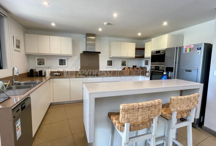 Townhouse / Duplex - 4 Bedrooms - 243 m²