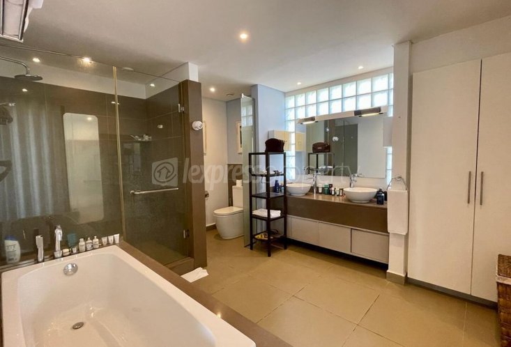 Townhouse / Duplex - 4 Bedrooms - 243 m²