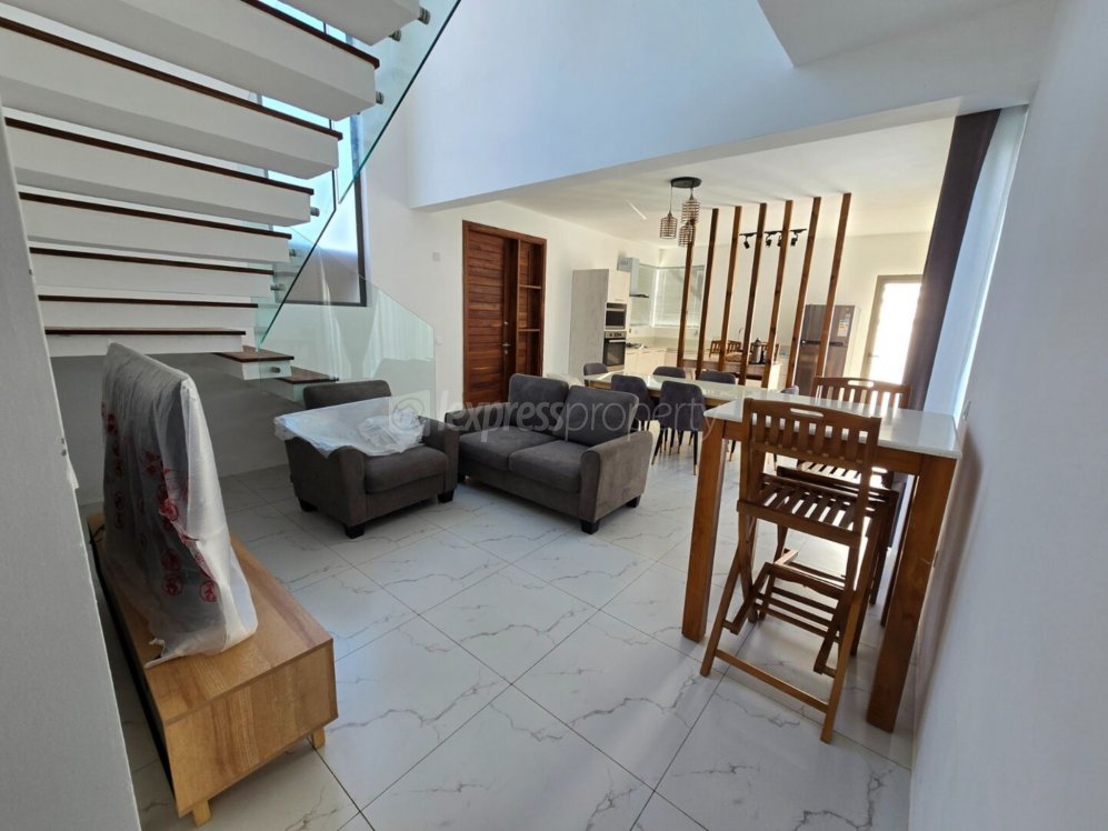 House / Villa For Rent in Grand Bay 85,000 rupees Lexpress Property