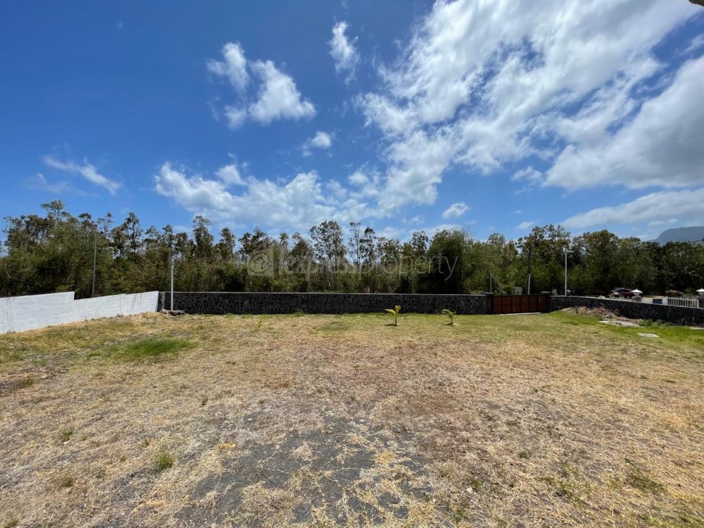 House / Villa Buy in Le Morne 30,000,000 rupees Lexpress Property